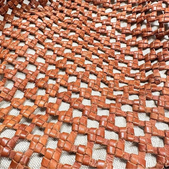 Marta Ponti Portugal | Large Rich Carmel Brown Genuine Woven Leather Hobo Bag - Picture 5 of 13